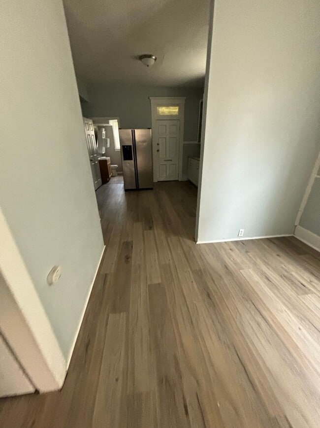 Building Photo - 2BD / 1BA Duplex