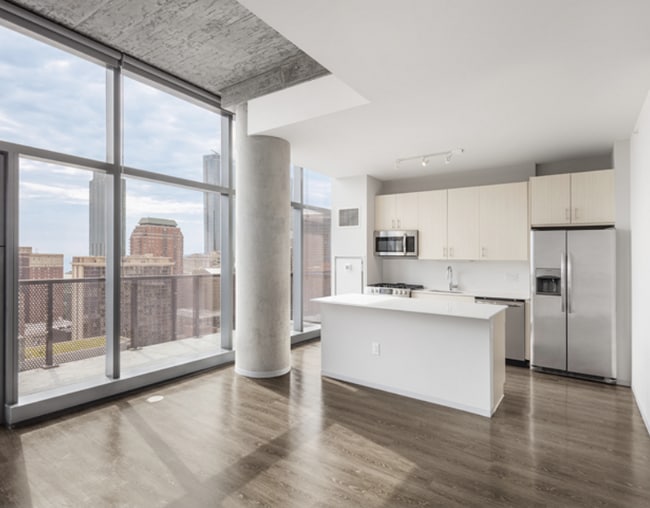Building Photo - 720 S Clark St