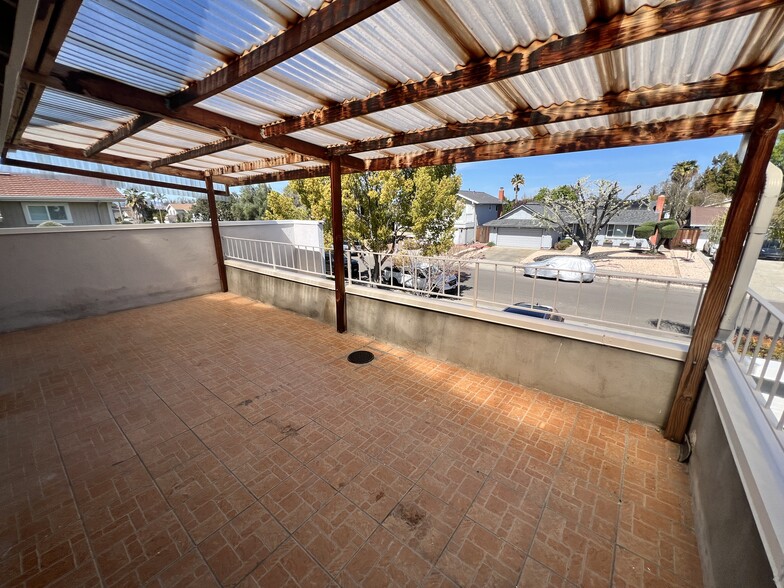 Building Photo - 322 Avenida Nogales