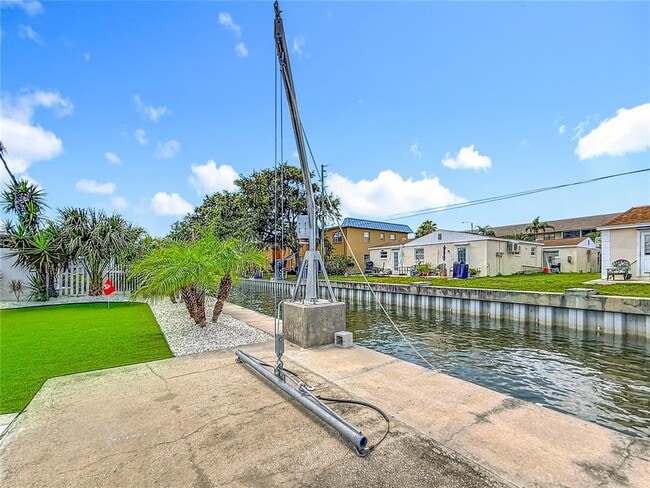 Building Photo - 572 Baywood Dr N