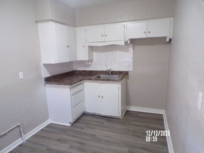 Building Photo - Great re-do