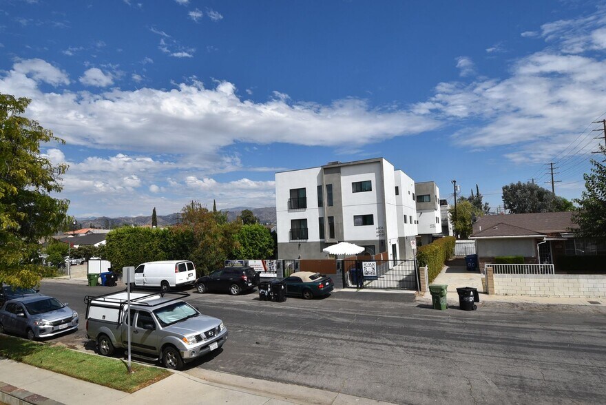 Building Photo - 6401 Riverton Ave
