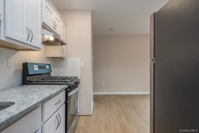 Building Photo - 72 S Main St