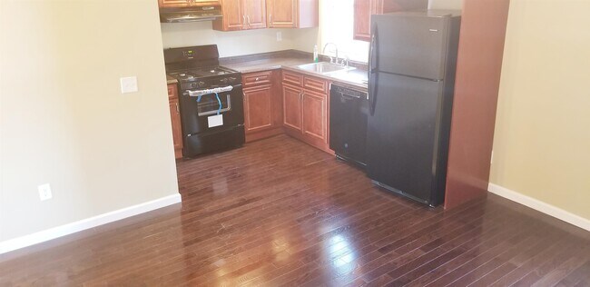 Building Photo - 422 West Side Ave