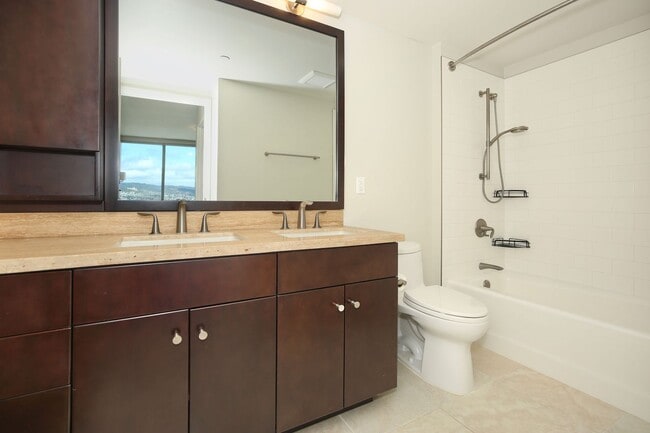 Building Photo - Luxurious Convenience in the Heart of Honolulu - Waihonua 3506