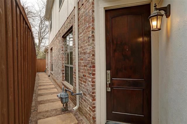 Building Photo - 6010 La Vista Dr