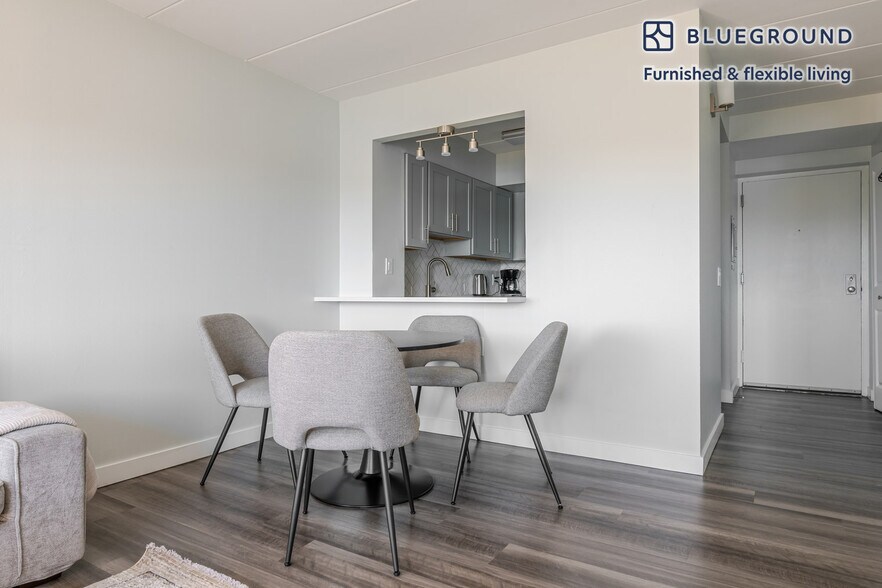 Building Photo - 1925 Commonwealth Ave