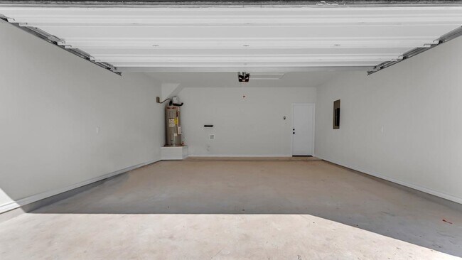 Building Photo - 115 Primrose Ln