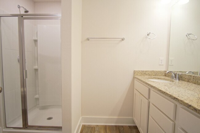 Building Photo - Spacious 3BR/2.5BA Townhome with 1-Car Garage in Admiral’s Quarters—Pool, Dog Park, Near 9 Mile R...