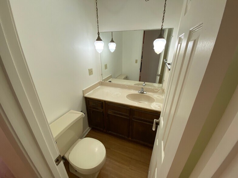 1/2 Bath - 215 Gum Hollow Rd