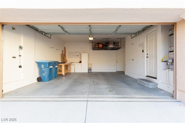 Building Photo - 9123 Mount Wilson St