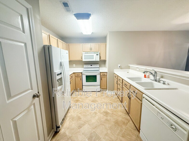 Building Photo - 1513 Kenmore Dr