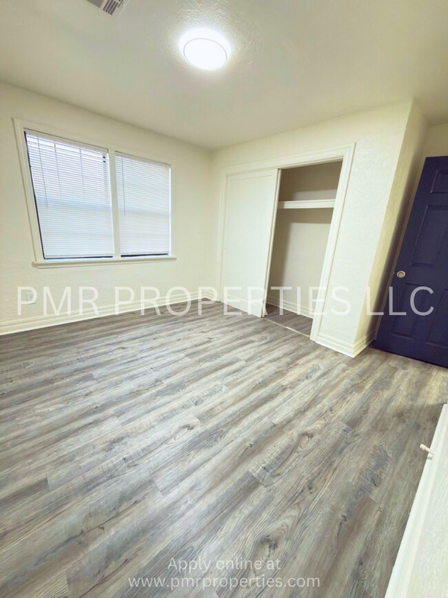 Building Photo - 2 Bedrooms - 1 Bath House