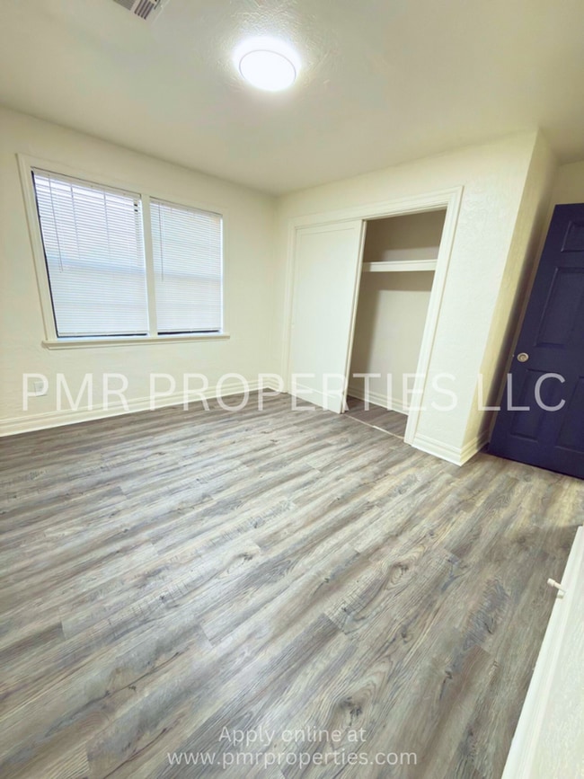 Building Photo - 2 Bedrooms/1 Bathroom House