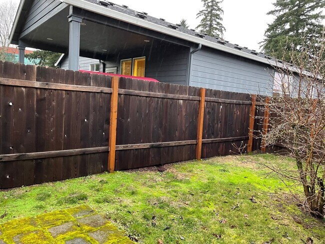 Building Photo - 1600 SE 168th Ave