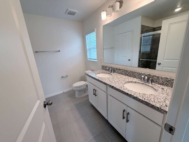 Building Photo - 524 Carya Wy