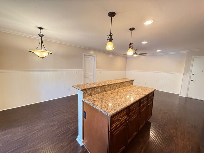 Building Photo - Beautiful 2 bedroom, 2 full bath condo in San Carlos Greens