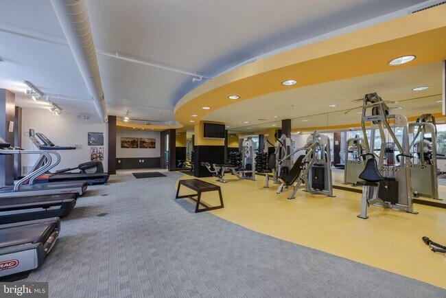 Building Photo - 3600 S Glebe Rd