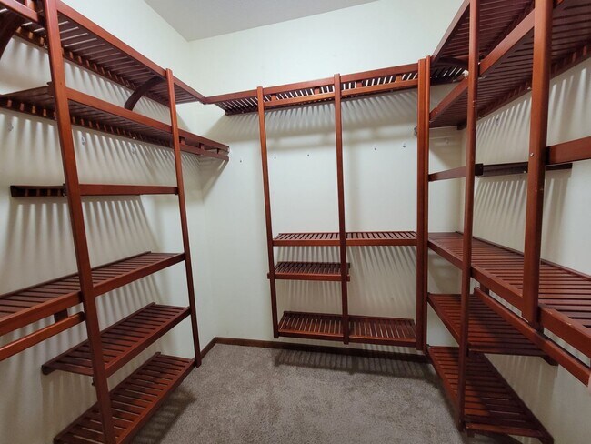 Building Photo - Spacious 2 Br/2Ba Condo w/1500 sq ft in Heart of St Louis Park! 2 Heated parking spots included!