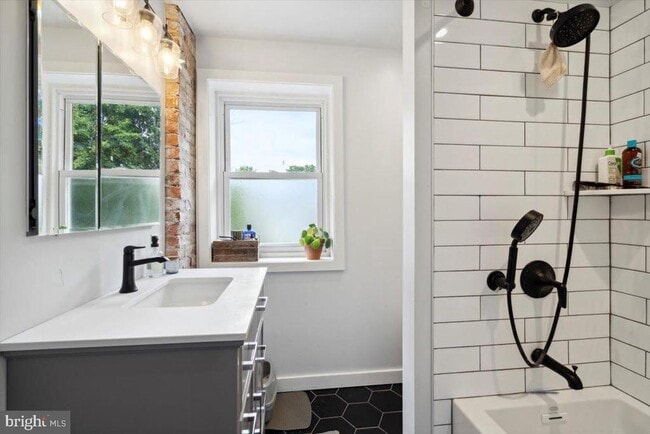 Building Photo - 224 Edgemont Ave