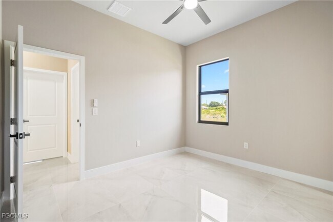 Building Photo - 2606 25th St SW