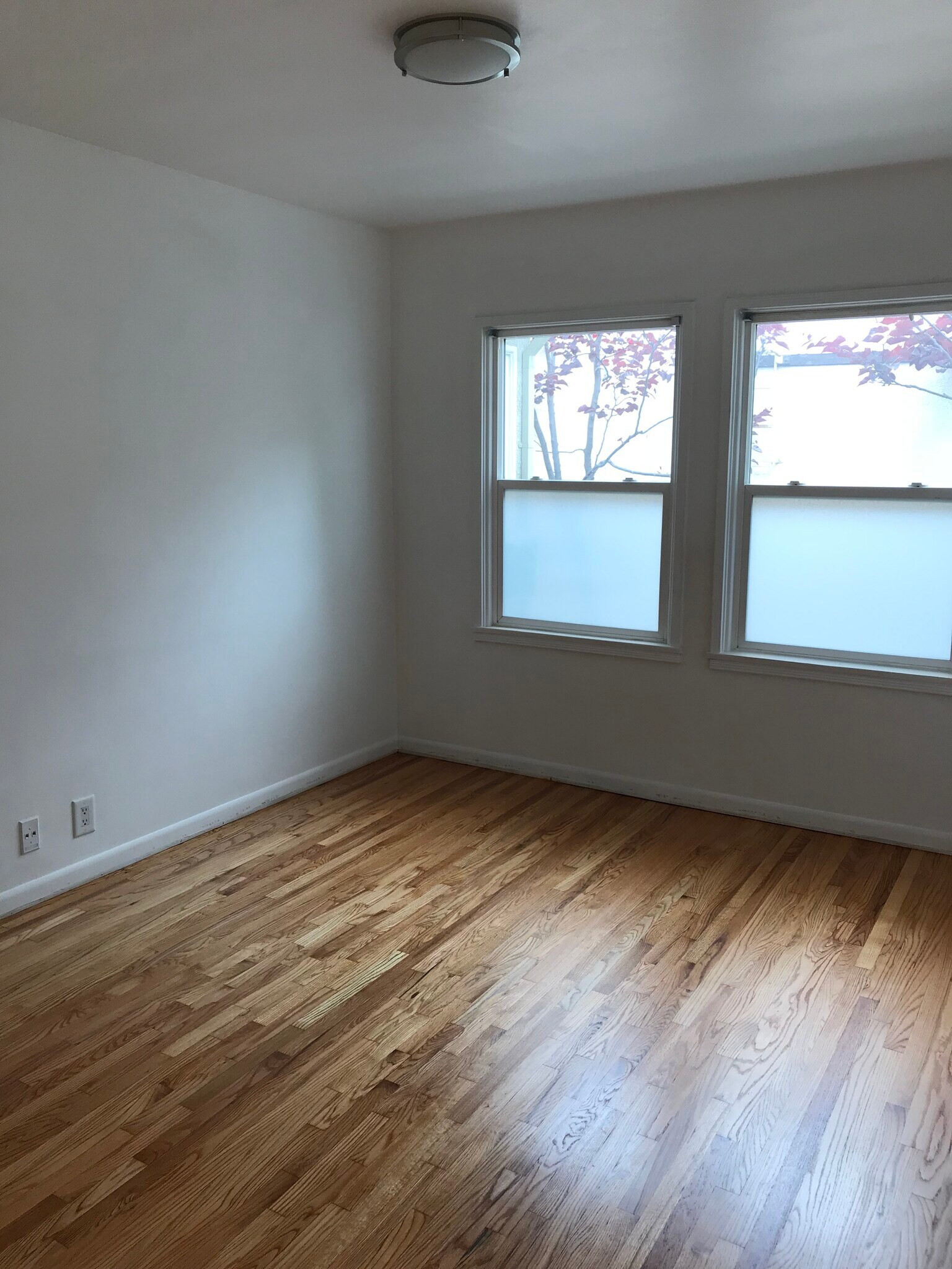 Building Photo - 2118 N Glenoaks Blvd