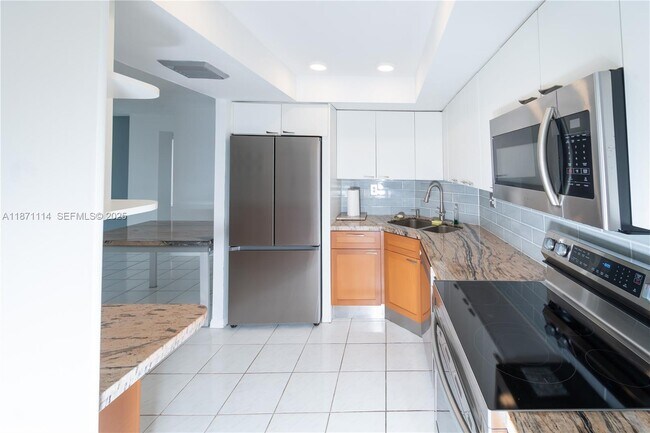 Building Photo - 100 Golden Isles Dr