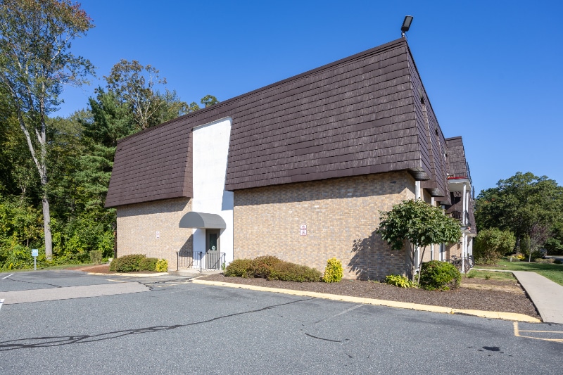 Building Photo - 23 Shadowbrook Ln