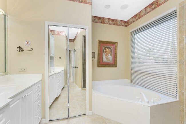 Building Photo - 3932 Madrid Ct
