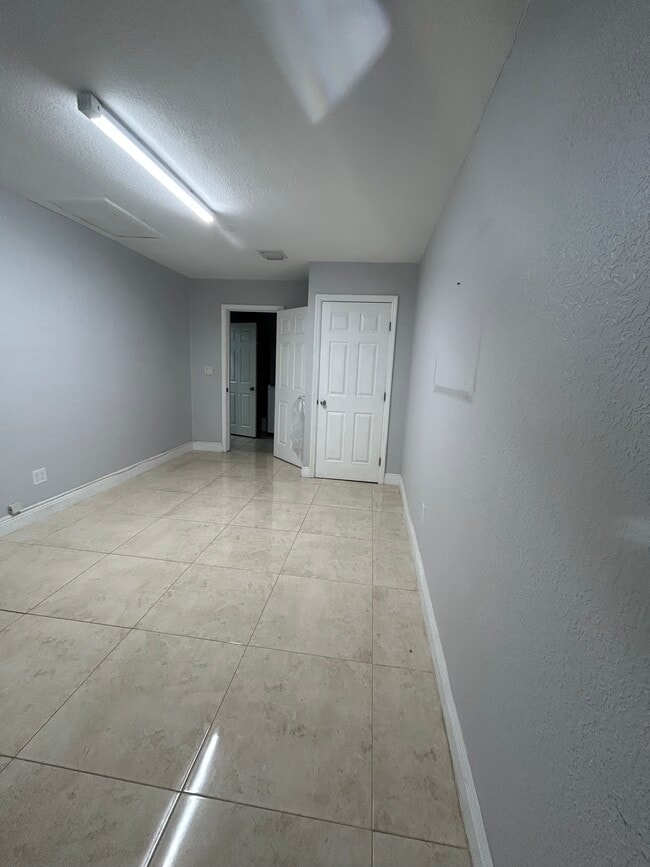 Building Photo - 5804 S Bond Dr