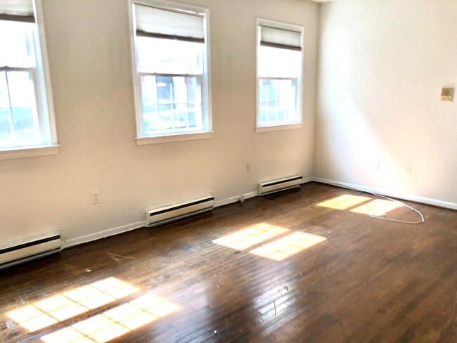 Building Photo - 900 24th St NW