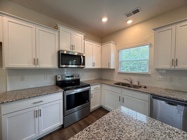 Building Photo - Beautiful 4BR 2.5BA Home in Trinity
