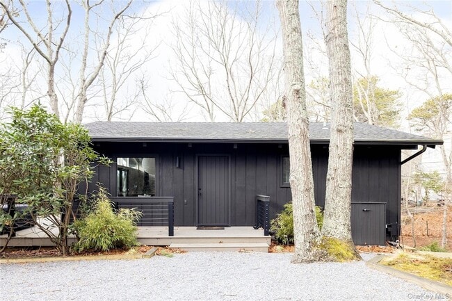 Building Photo - 15 Lake View Ct