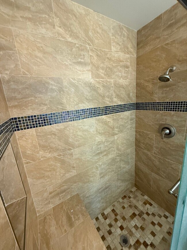 Building Photo - Two-Story 3 Bed, 3 Bath with Bonus Room in...