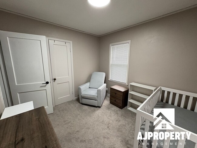 Building Photo - 809 E Presentation St