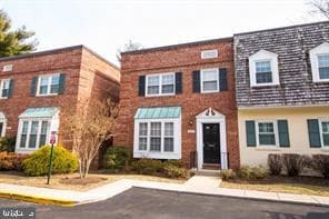 Building Photo - 6747 Kenwood Forest Ln