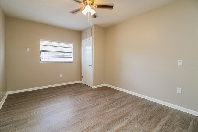 Building Photo - 804 Greenbriar Dr