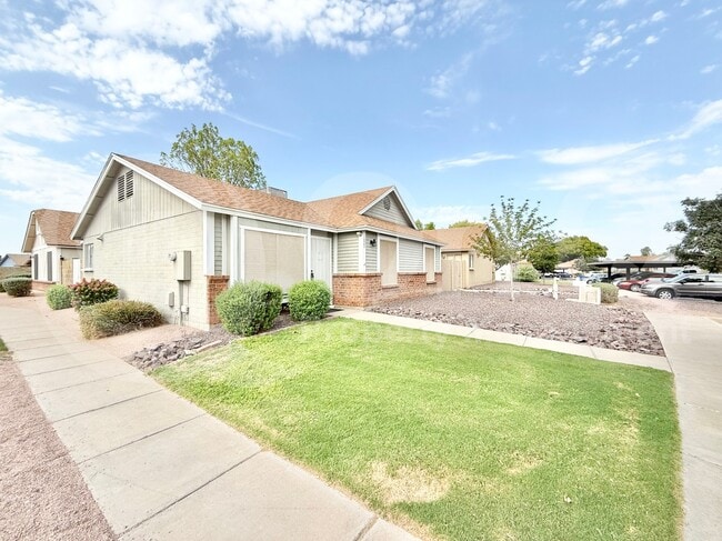 Primary Photo - 1055 N Recker Rd