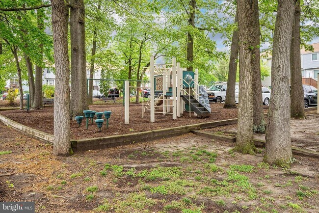 Building Photo - 2219 Fendall Ct