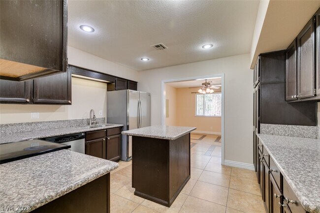 Building Photo - 3221 E Rochelle Ave