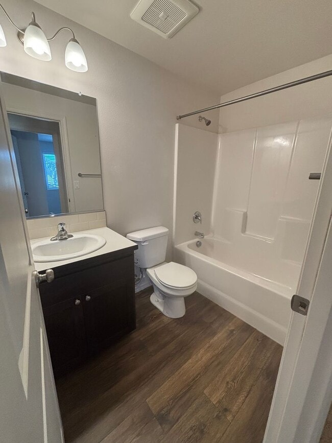 Building Photo - Eugene 3 Bed 2.5 Bath, 2 Story Single Fami...