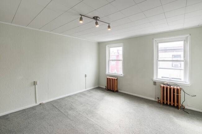 Building Photo - Charming South Philadelphia Home