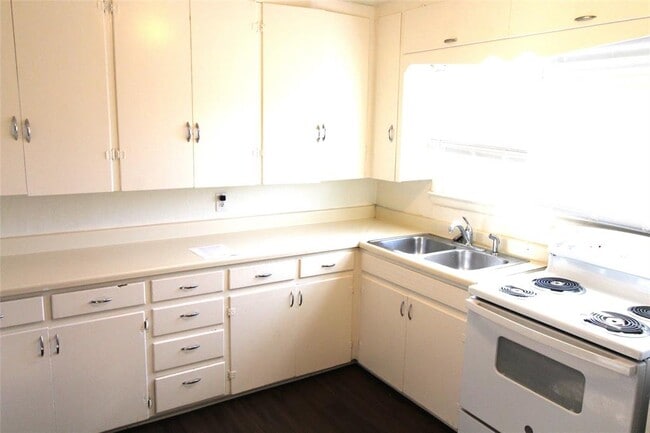 Building Photo - 3406 Classen Blvd