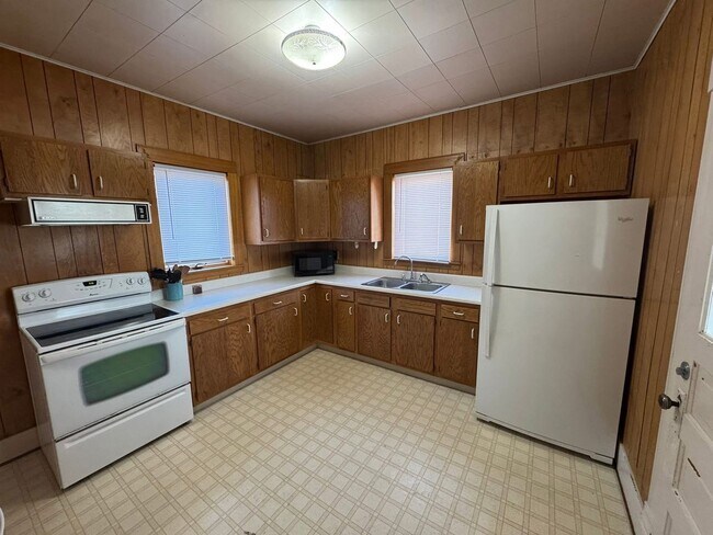 Building Photo - 1722 1st Ave S