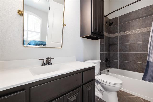 Building Photo - 204 Old Grove Rd