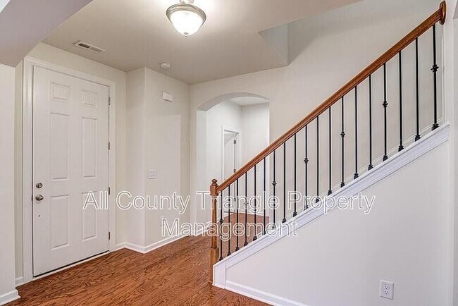 Building Photo - 728 Lampwick Ln