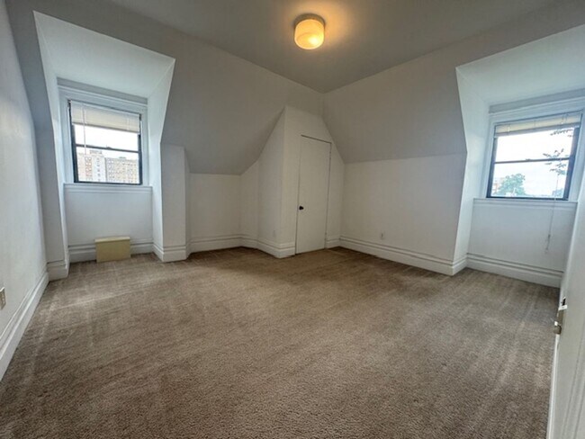 Building Photo - 4821 Centre Ave