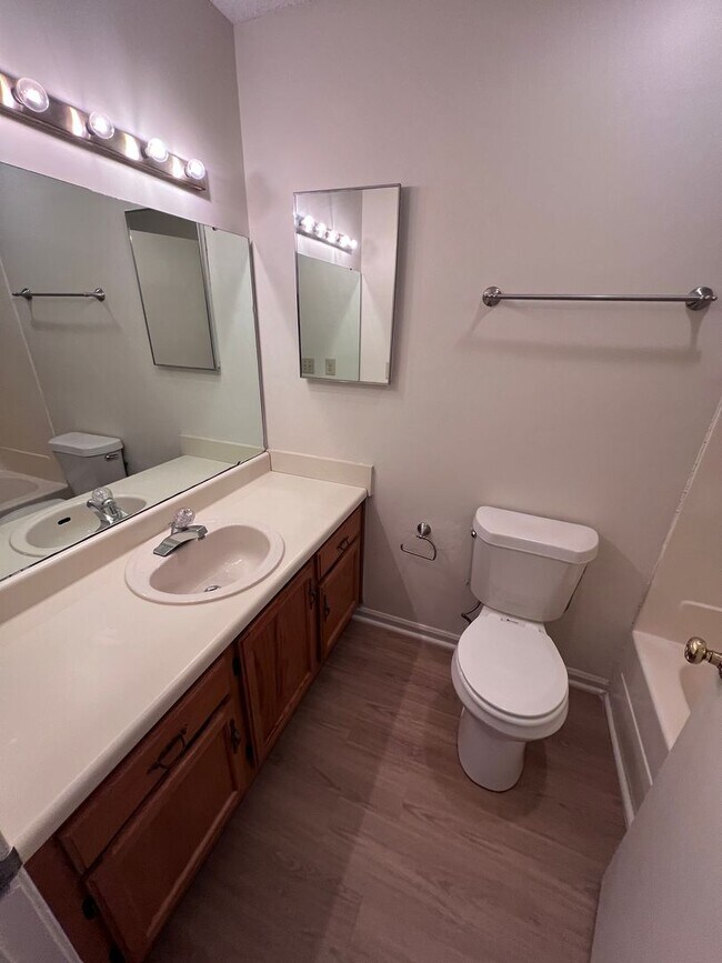 Building Photo - Crossland Downs condo