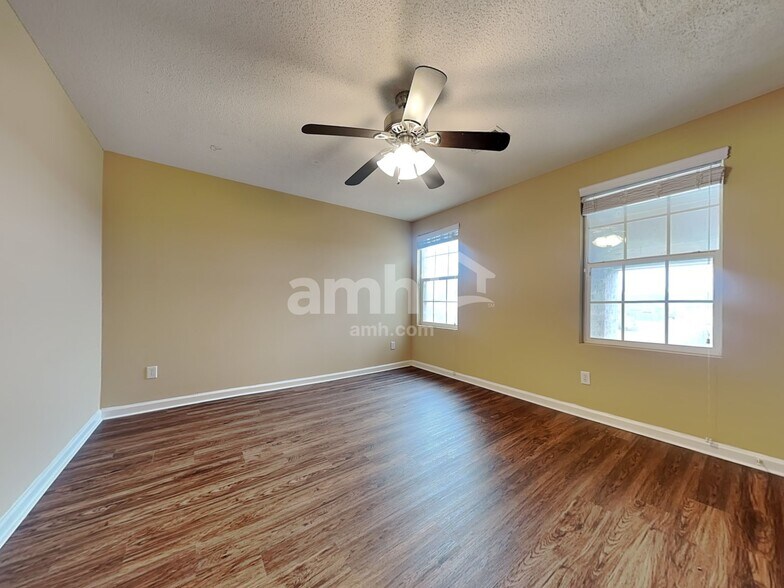 Building Photo - 10098 Chariden Dr