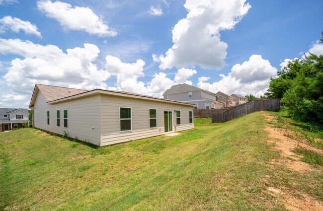 Building Photo - 5176 Legion Dr